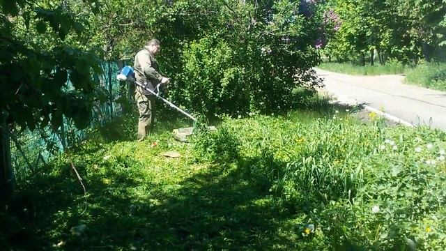 Как косить триммером траву смотреть онлайн