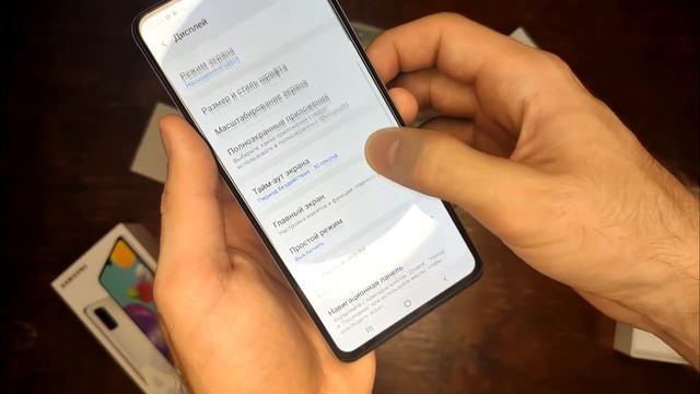 Гадкий утенок Samsung. Красивый, но косяки есть. Смотрим на Samsung A41. смотреть онлайн