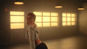 Anitta - Envolver [Official Music Video]