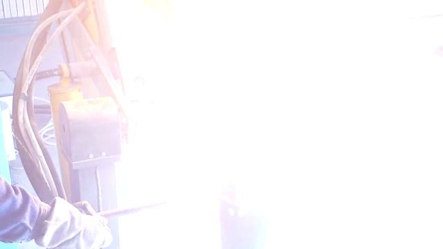 Плавка магния ИТПЭ 0,25/0,25 / Magnesium melting at furnace ICMEF-0,25/0,25 смотреть онлайн