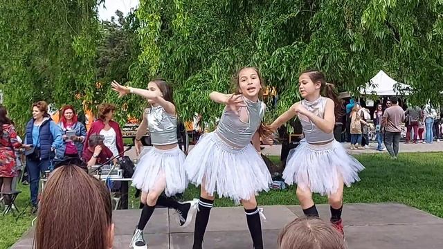 Romanian young girls dance challenge||bloody Mary-wednesday смотреть онлайн