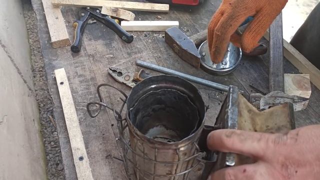 Дымарь для пчел. Дымарь пчеловода для окуривания пчел на пасеке