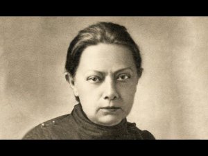 Трудно представить себе человека более несчастного, чем Надежда Крупская