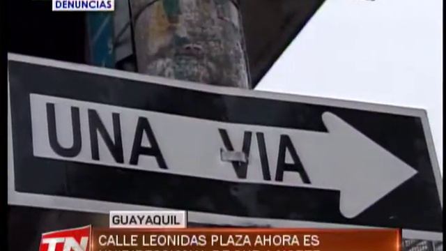 Calle Leonidas Plaza ahora es unidireccional de sur a norte смотреть онлайн