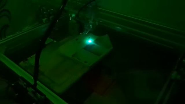 Демонстрация работы лазерного гравера смотреть онлайн