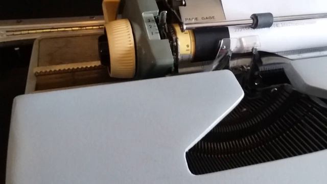 Smith-Corona Cornet Automatic 12 Typewriter--SOLD смотреть онлайн