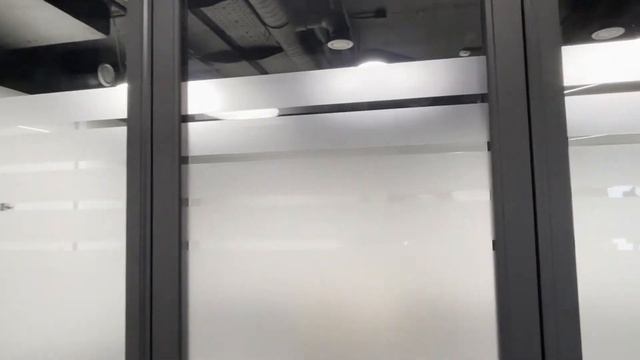 Стеклянные офисные перегородки в алюминиевом каркасе цвета Нуар - изготовление и установка смотреть онлайн