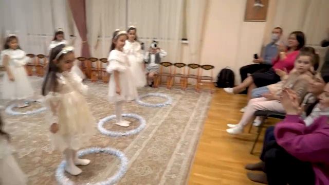 Новогодний утренник (33 садик) смотреть онлайн