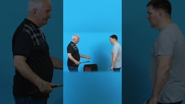 Зачем нужна длинная стальная ложка для обуви дома shorts# смотреть онлайн