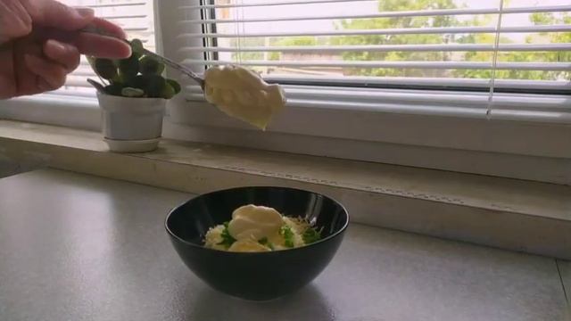 Простейшая и очень вкусная закуска на праздничный стол, помидоры с сыром и чесноком. смотреть онлайн