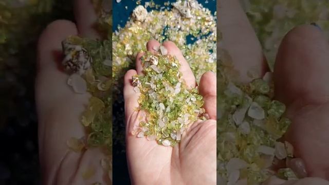 Минералы. Галтовка фракция: хризолит, розовый кварц и цитрин. смотреть онлайн