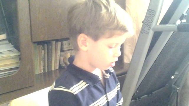 Костя 4 года читает стихотворение Бунина маме смотреть онлайн