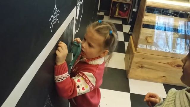 Отдыхаем в детском кафе Крейда смотреть онлайн