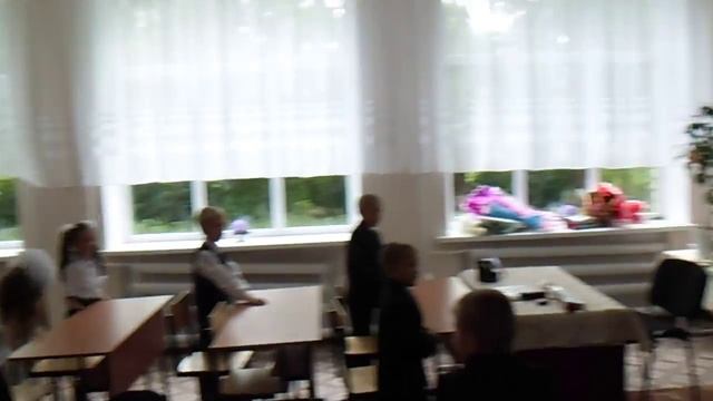 батюшка осветил первоклашек смотреть онлайн