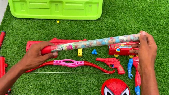AUG Assault Rifle, Umbrella Candy Stick, Spiderman Mask, Figure, Missile, Bow & Arrow, Handcuff смотреть онлайн