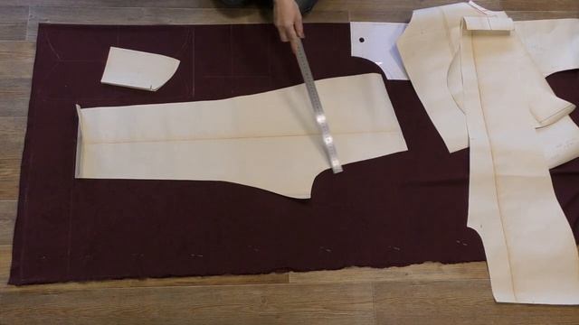 Раскладка выкройки худи и брюк на ткани. Как сшить самой. смотреть онлайн