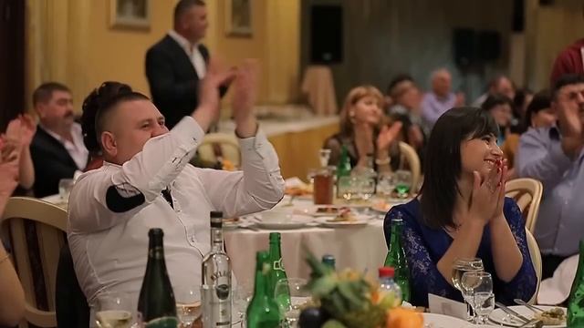 Парень неожиданно для всех делает предложение руки и сердца на свадьбе брата смотреть онлайн