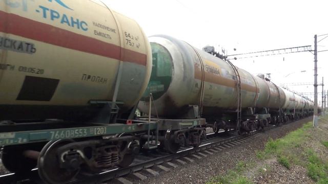Электровоз ВЛ80С-2610 с грузовым поездом смотреть онлайн