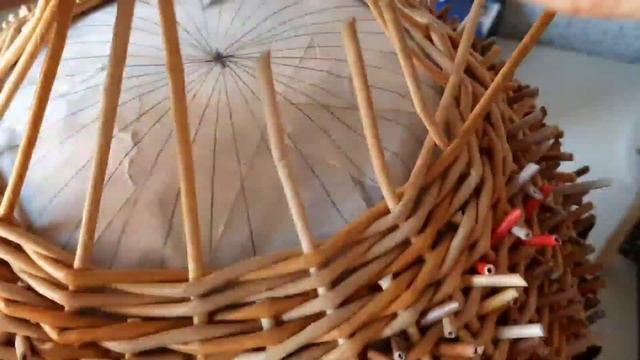 РАВНОМЕРНЫЕ ПРОПУСКИ МЕЖДУ РЯДАМИ И ПЛЕТЕНИЕ АБАЖУРА СНИЗУ смотреть онлайн