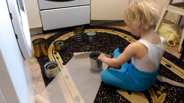 Саша готовит пергамент в формы для куличей смотреть онлайн