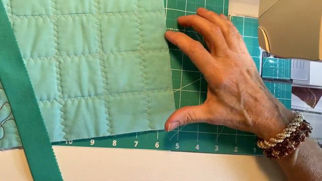 Make this quilted clutch wallet - A Tulip Square Pattern Project 562 - sew along with Paulette! смотреть онлайн