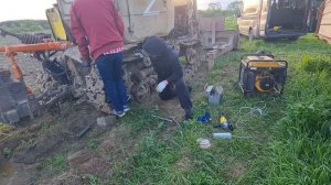 Не много кадров как ремонтирую каретку, и меняю болты звездочки дт75??