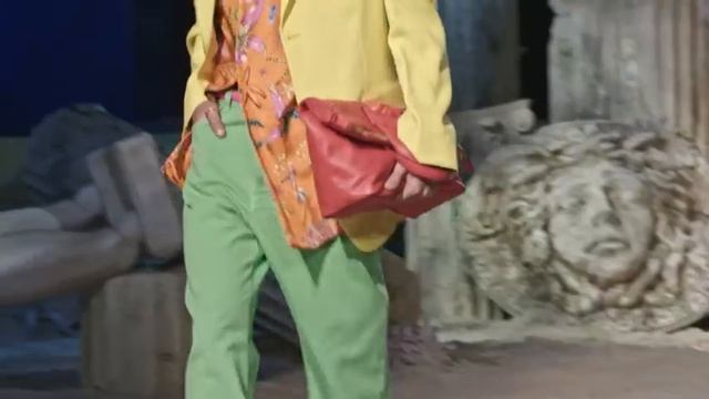 Versace Spring Summer 2021 | Fashion Show смотреть онлайн