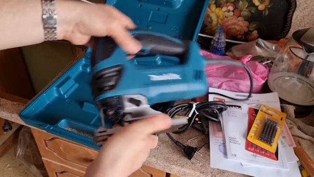 Распаковка и обзор электрического лобзика Makita 4350 смотреть онлайн