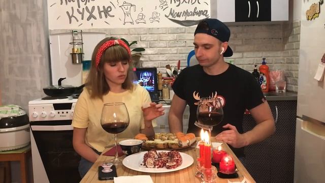 БЛИН внутри РОЛЛА??? Отмечаем Международный День Блогера. Обзор доставки суши и роллы. смотреть онлайн