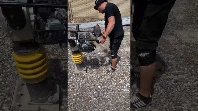 Шлеп нога. Трамбовка. смотреть онлайн