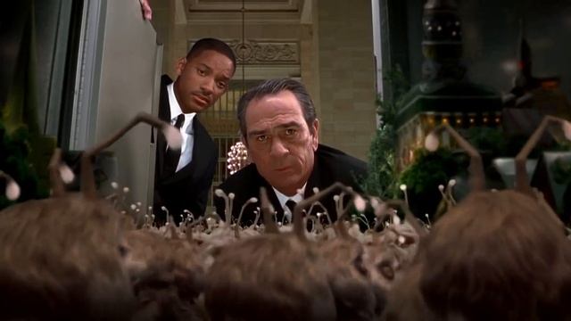 Люди в чёрном 2 (Men in Black II) Славься Кей! смотреть онлайн