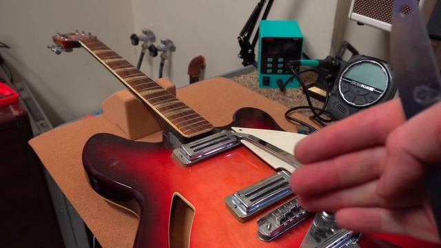 Garage Sale TREASURE! Fixing up a $20 Guitar FIND смотреть онлайн