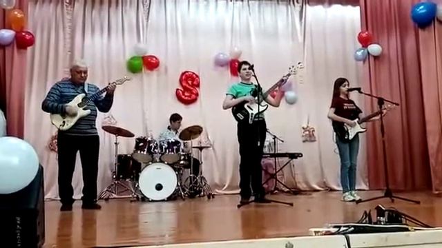 Бригадный Подряд - Гитары (Исполняет ВИА Резонанс) смотреть онлайн