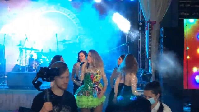 Женское кабаре шоу 5 МУЗ. Артисты на корпоративе Pizzasushiwok. Шоу-балет у Пицца Суши Вок в Москве смотреть онлайн