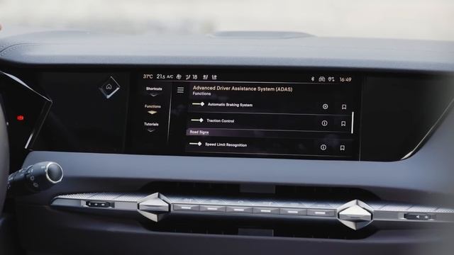 DS 4 (2021) REVIEW - TRÈS CHIC, TRÈS COOL! | ANWB Autotest смотреть онлайн