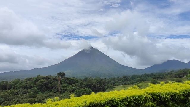 Volcano Arenal/ Arenal Volcano смотреть онлайн
