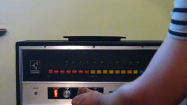 Gibson Maestro Rhythm King смотреть онлайн