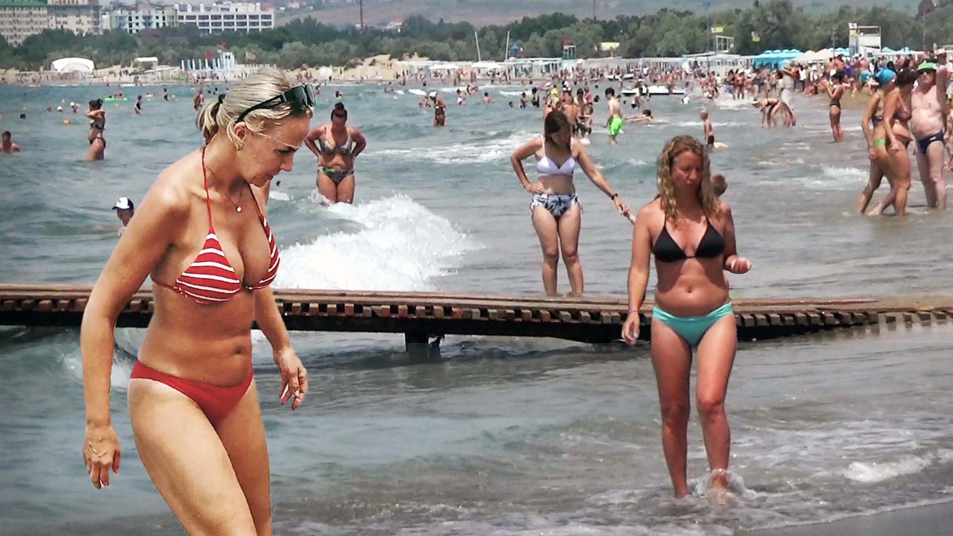 Анапа. Пляж городской, на море волны. Без комментариев смотреть онлайн