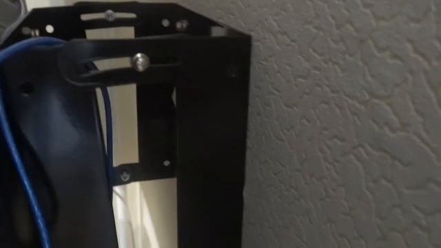 КРЕПИМ НАДЕЖНО  БОЛЬШОЙ ТЕЛЕВИЗОР К СТЕНЕ