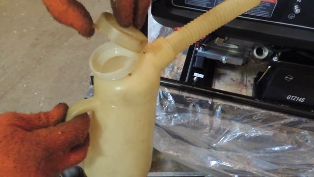 Как залить моторное масло в двигатель бензогенератора? смотреть онлайн