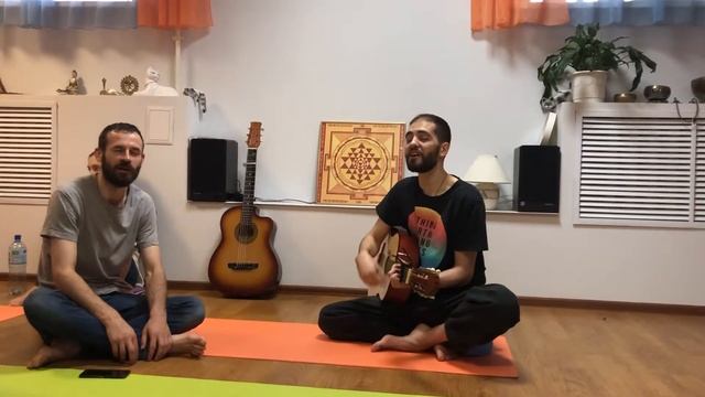 Киртан в студии смотреть онлайн