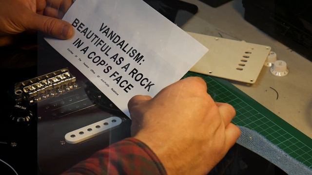 Building a KURT COBAIN Vandalism Strat NIRVANA смотреть онлайн