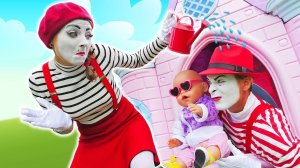 Смешные видео куклы - Пупсик БЕБИ БОН не может погулять? - Детские игры Как Мама с Baby Born