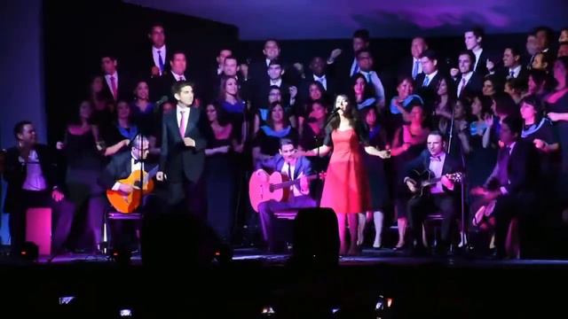 Хор плюс оркестр братьев и сестер из Испании