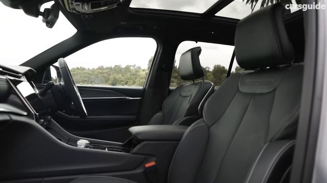 A true Land Rover rival? 2023 Jeep Grand Cherokee review: New SUV goes premium, challenges Defender смотреть онлайн