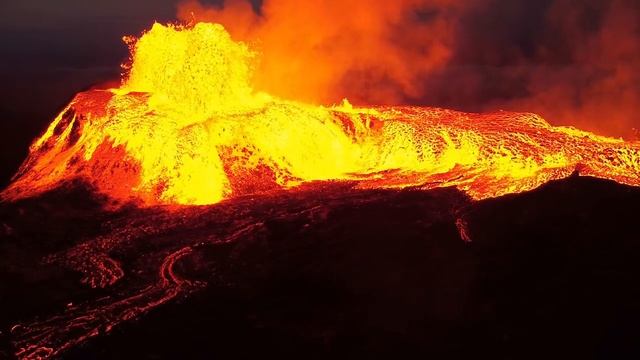 HUGE LAVA WAVE SWALLOWS THE ENTIRE ICELAND VOLCANO MOUNTAIN In 4K SLOW MOTION! (Fagradalsfjall)