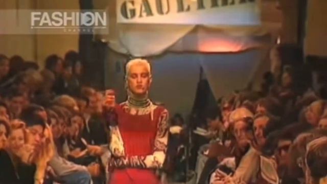 J'analyse le défilé Jean Paul Gaultier par Olivier Rousteing ( c'était FOU !!!) смотреть онлайн