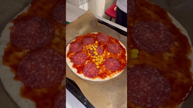ПИЦЦА с закрытыми глазами🫣🍕*ТАМ КЛУБНИКА??* смотреть онлайн