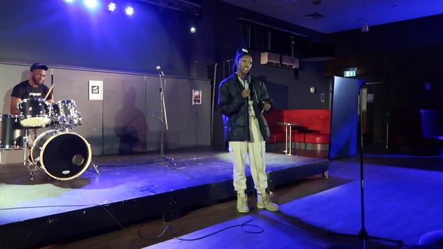 UNIVERSITY ACS TALENT SHOW | CHLOE CARTERR WITH R'S смотреть онлайн