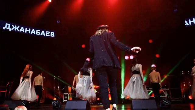 М-1 арена - Альбина Джанабаева - Самба белого мотылька - Хит Нон Стоп - Европа+ТВ смотреть онлайн